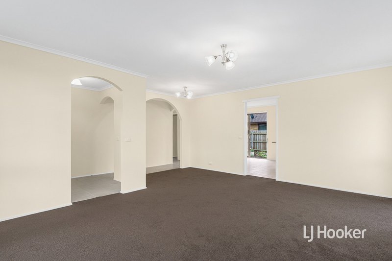 Photo - 2 Barina Close, Keilor Downs VIC 3038 - Image 4