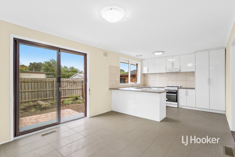 Photo - 2 Barina Close, Keilor Downs VIC 3038 - Image 7