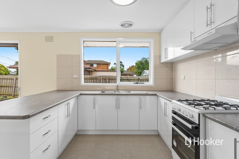 Photo - 2 Barina Close, Keilor Downs VIC 3038 - Image 10