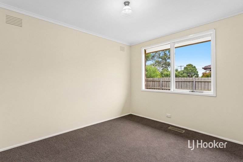 Photo - 2 Barina Close, Keilor Downs VIC 3038 - Image 12