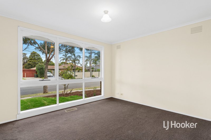 Photo - 2 Barina Close, Keilor Downs VIC 3038 - Image 13