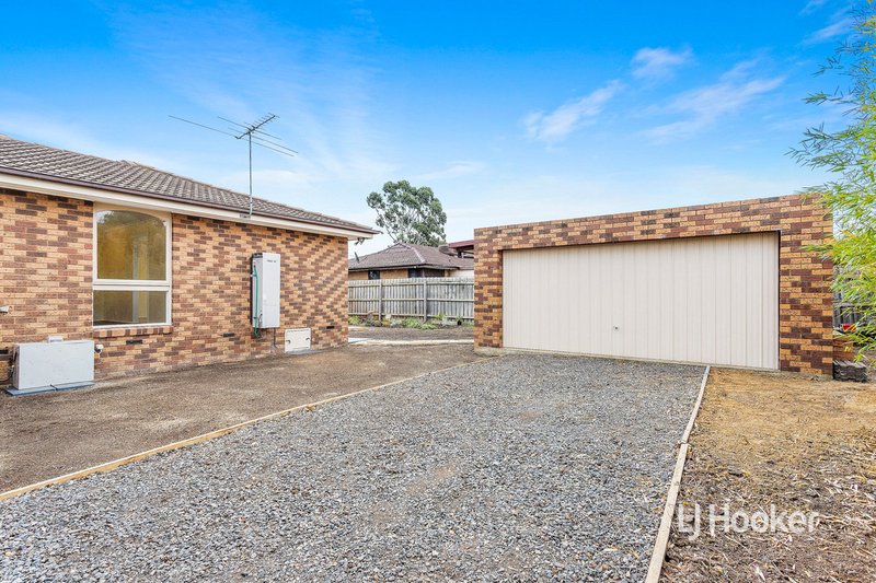 Photo - 2 Barina Close, Keilor Downs VIC 3038 - Image 17