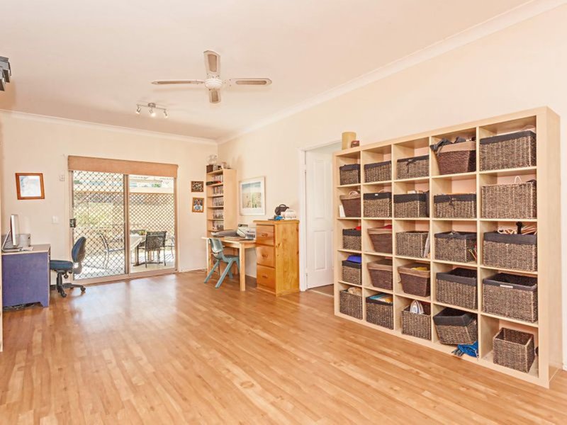 Photo - 2 Barrine Court, Park Ridge South QLD 4125 - Image 3