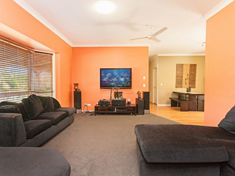 Photo - 2 Barrine Court, Park Ridge South QLD 4125 - Image 4