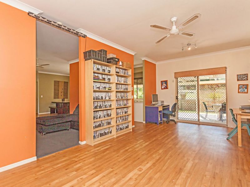 Photo - 2 Barrine Court, Park Ridge South QLD 4125 - Image 6