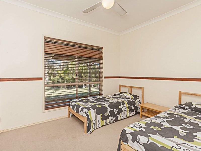 Photo - 2 Barrine Court, Park Ridge South QLD 4125 - Image 10