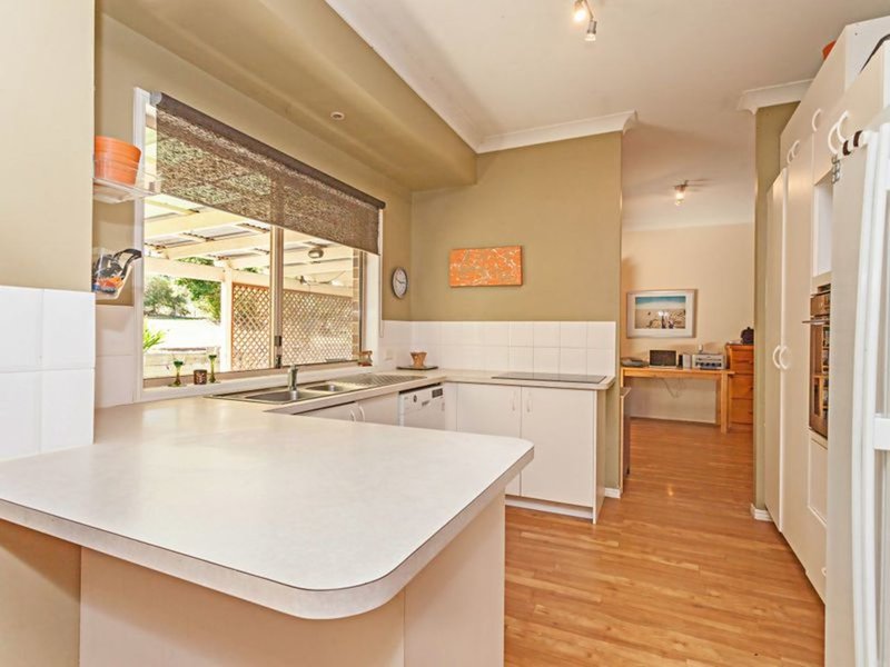 Photo - 2 Barrine Court, Park Ridge South QLD 4125 - Image 18