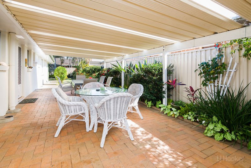 Photo - 2 Barrine Crescent, Coombabah QLD 4216 - Image 9