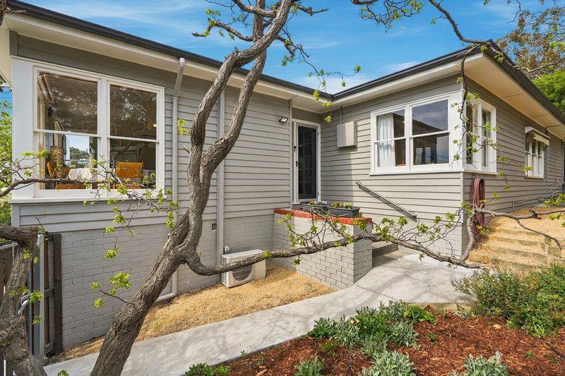 Photo - 2 Bartlett Place, Lindisfarne TAS 7015 - Image 2