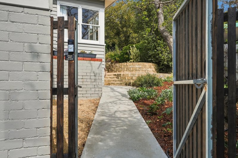 Photo - 2 Bartlett Place, Lindisfarne TAS 7015 - Image 3
