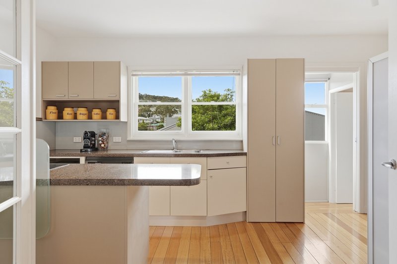 Photo - 2 Bartlett Place, Lindisfarne TAS 7015 - Image 11