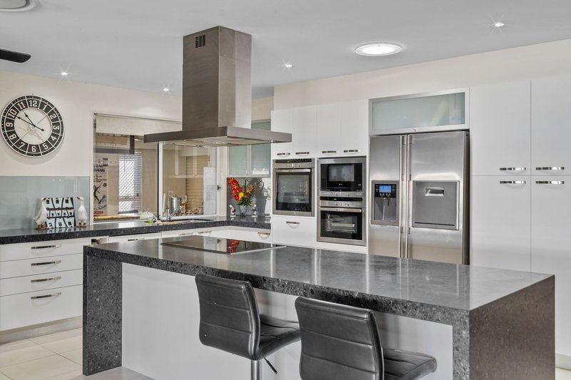 Photo - 2 Bass Place, Paradise Point QLD 4216 - Image 4