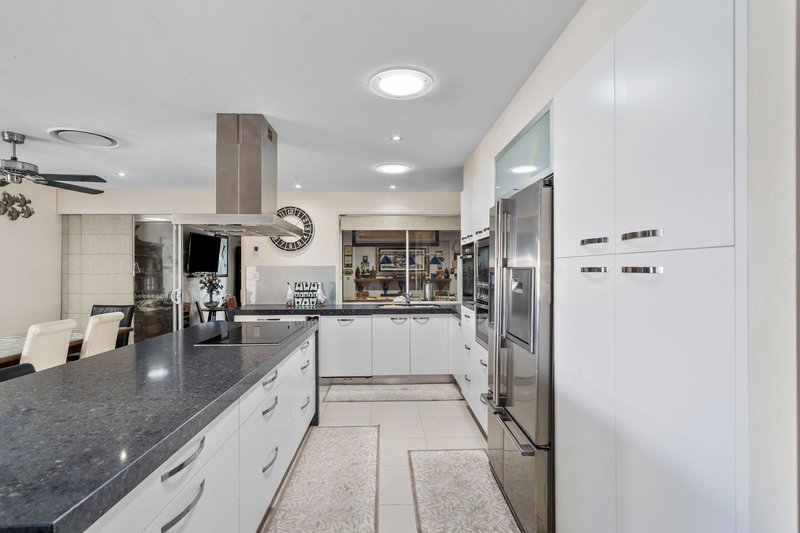 Photo - 2 Bass Place, Paradise Point QLD 4216 - Image 5