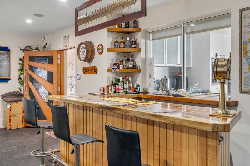 Photo - 2 Bass Place, Paradise Point QLD 4216 - Image 11