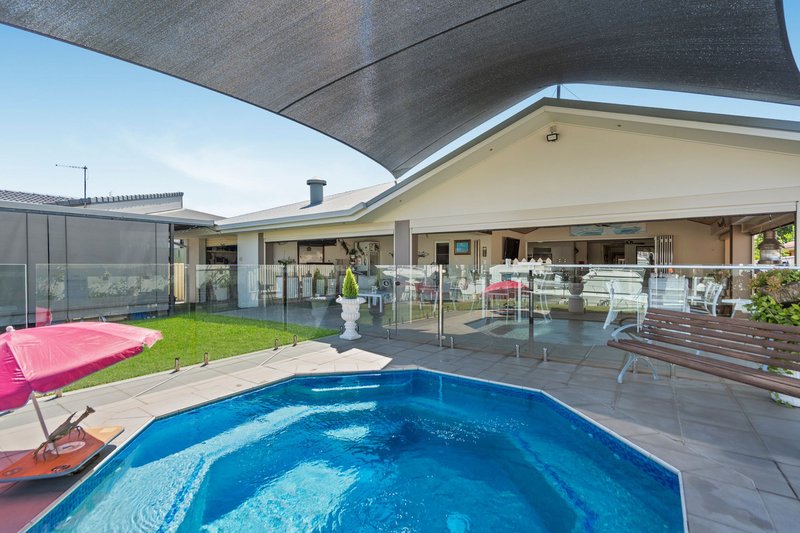 Photo - 2 Bass Place, Paradise Point QLD 4216 - Image 23