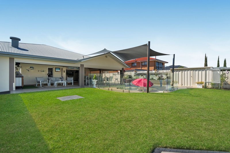 Photo - 2 Bass Place, Paradise Point QLD 4216 - Image 24