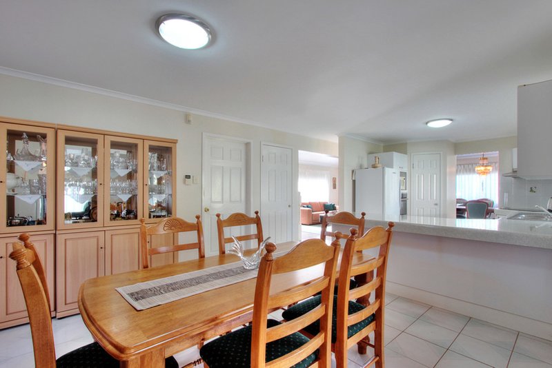 Photo - 2 Bauhinia Close, Eight Mile Plains QLD 4113 - Image 7