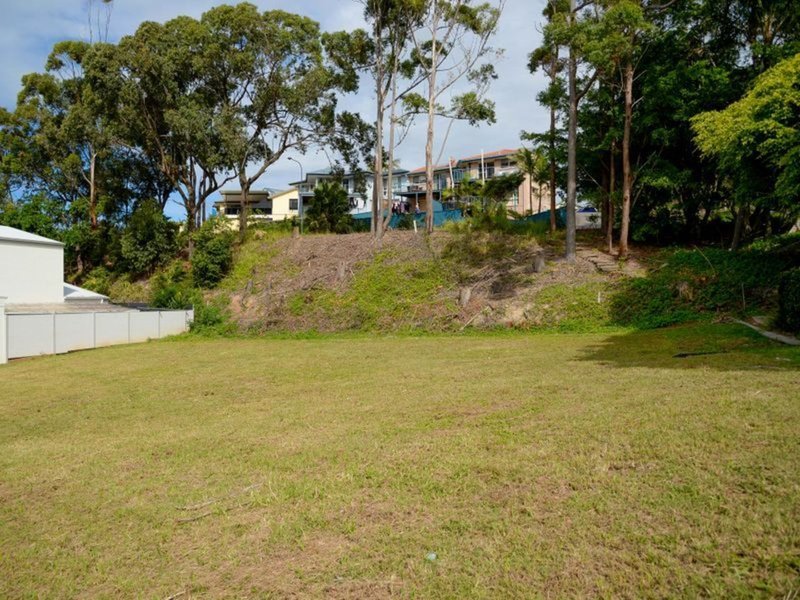 Photo - 2 Beachview Drive, Sapphire Beach NSW 2450 - Image 2