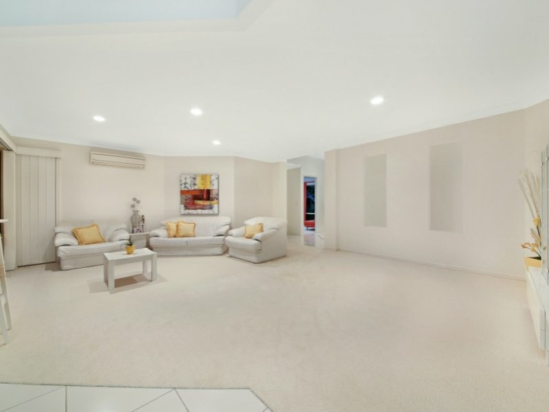 Photo - 2 Beaconsfield Drive, Burleigh Waters QLD 4220 - Image 6