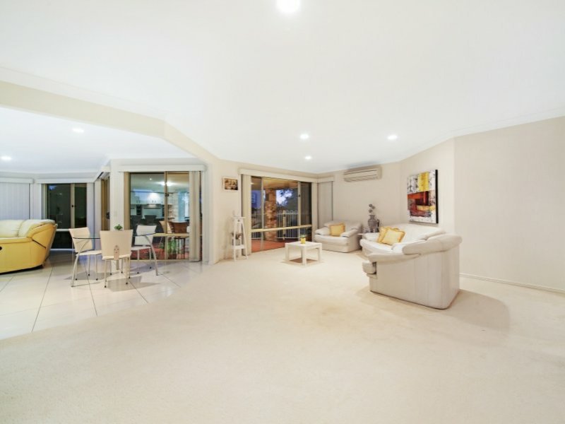 Photo - 2 Beaconsfield Drive, Burleigh Waters QLD 4220 - Image 7