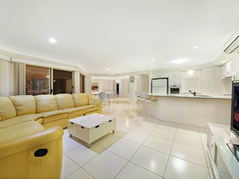 Photo - 2 Beaconsfield Drive, Burleigh Waters QLD 4220 - Image 10