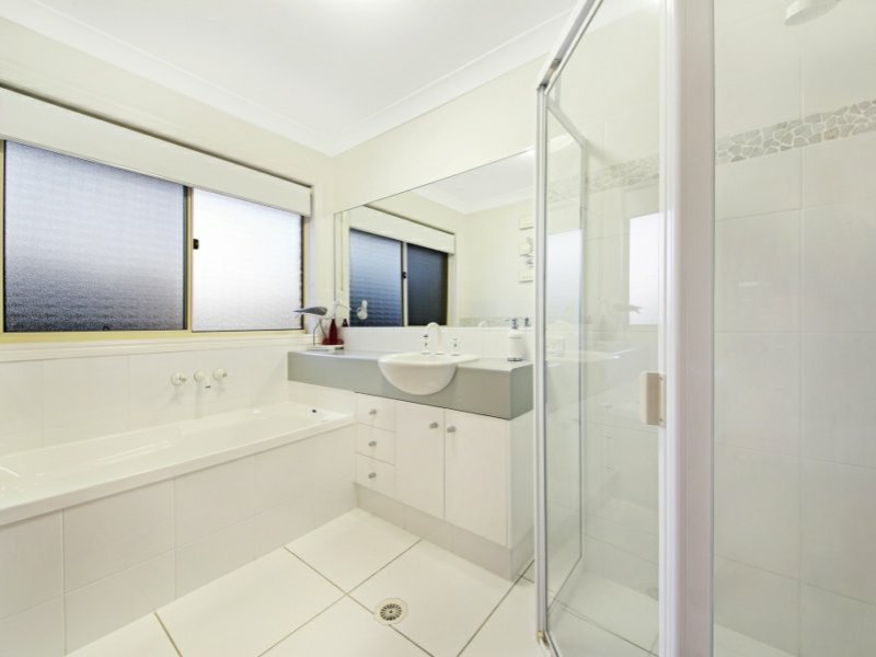 Photo - 2 Beaconsfield Drive, Burleigh Waters QLD 4220 - Image 14