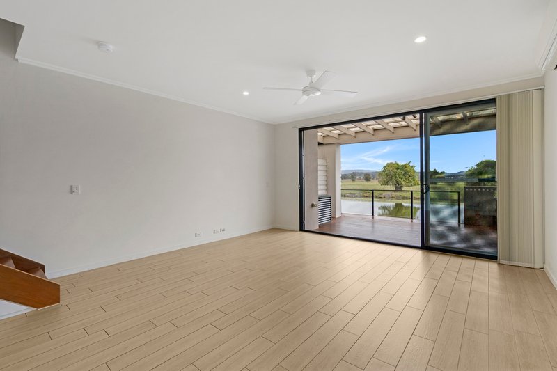 Photo - 2 Bellflower Close, Hampton Park VIC 3976 - Image 3