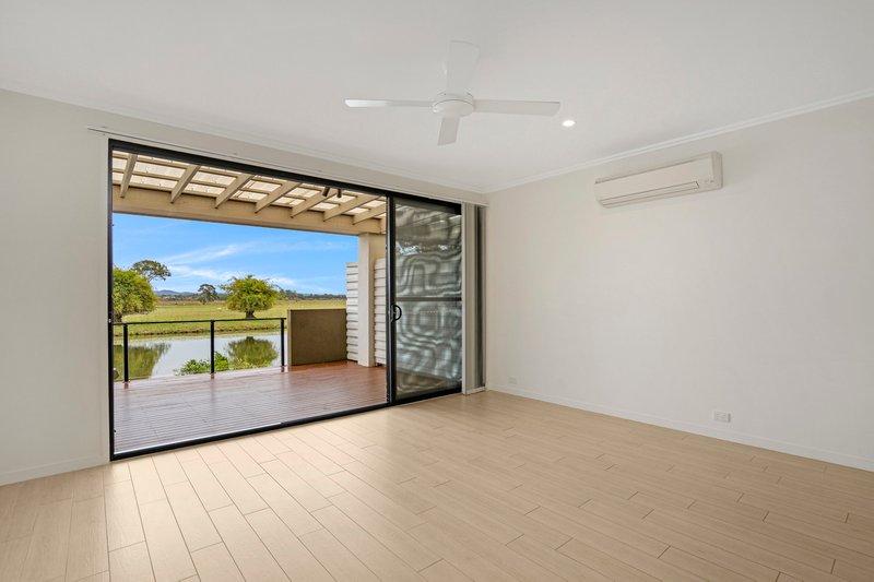 Photo - 2 Bellflower Close, Hampton Park VIC 3976 - Image 4