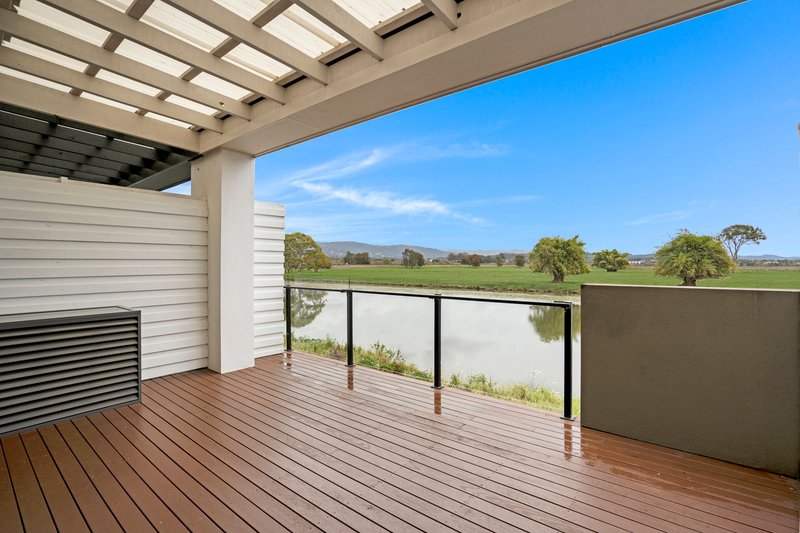 Photo - 2 Bellflower Close, Hampton Park VIC 3976 - Image 5