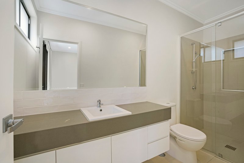 Photo - 2 Bellflower Close, Hampton Park VIC 3976 - Image 7