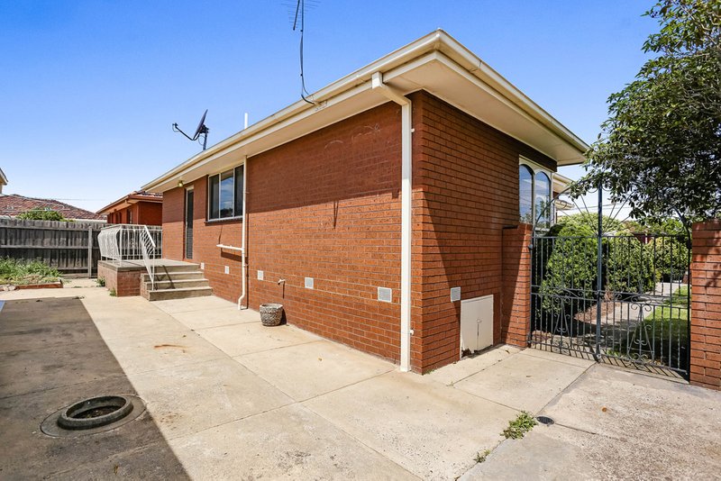 Photo - 2 Bendigo Crescent, Thomastown VIC 3074 - Image 9