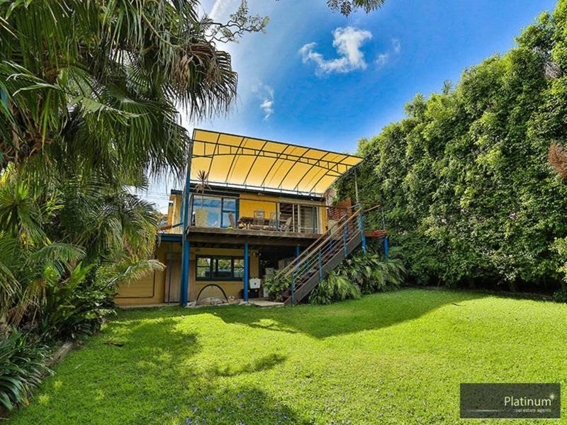 Photo - 2 Berith Street, Wheeler Heights NSW 2097 - Image 6