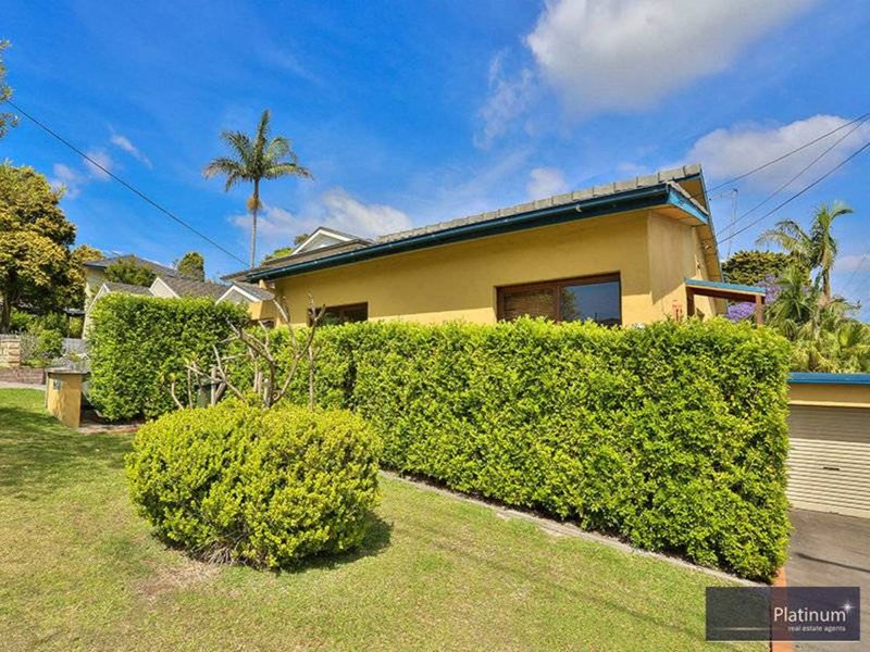 Photo - 2 Berith Street, Wheeler Heights NSW 2097 - Image 7