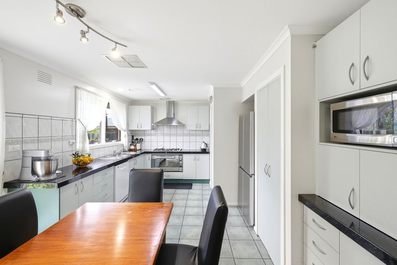Photo - 2 Berkley Place, Melton West VIC 3337 - Image 5