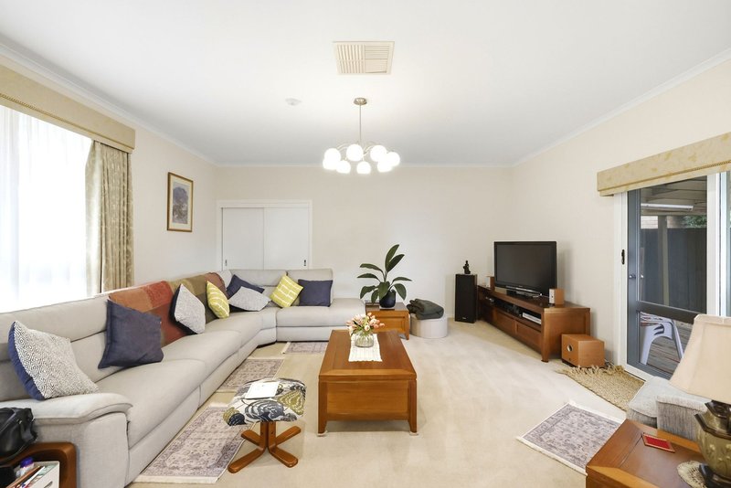 Photo - 2 Berkley Place, Melton West VIC 3337 - Image 9