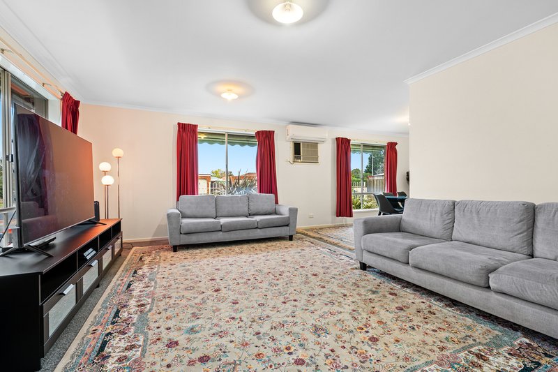 Photo - 2 Bernard Court, Lara VIC 3212 - Image 2