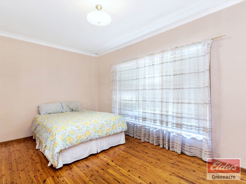 Photo - 2 Beryl Place, Greenacre NSW 2190 - Image 4