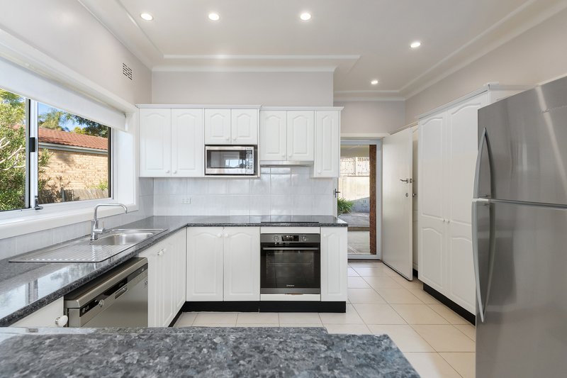 Photo - 2 Beverley Crescent, Roselands NSW 2196 - Image 3