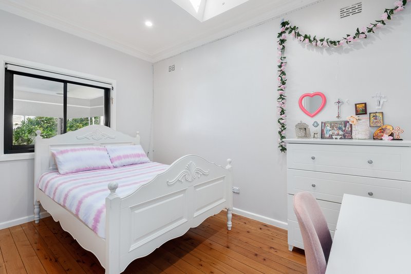 Photo - 2 Beverley Crescent, Roselands NSW 2196 - Image 6