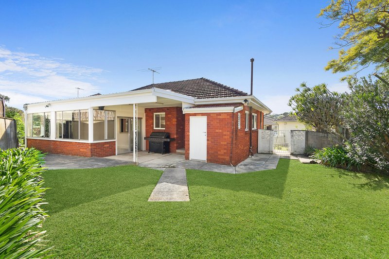 Photo - 2 Beverley Crescent, Roselands NSW 2196 - Image 8