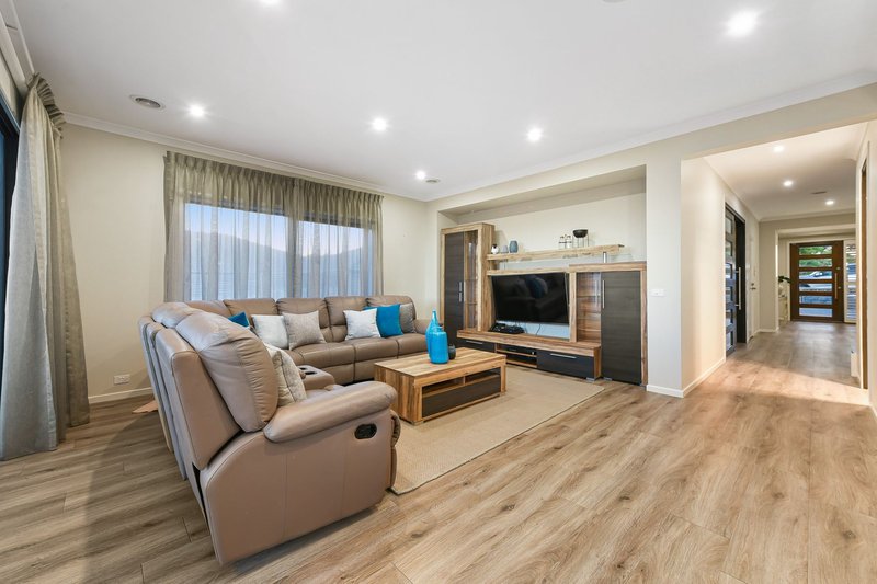 Photo - 2 Bickerton Court, Hampton Park VIC 3976 - Image 14