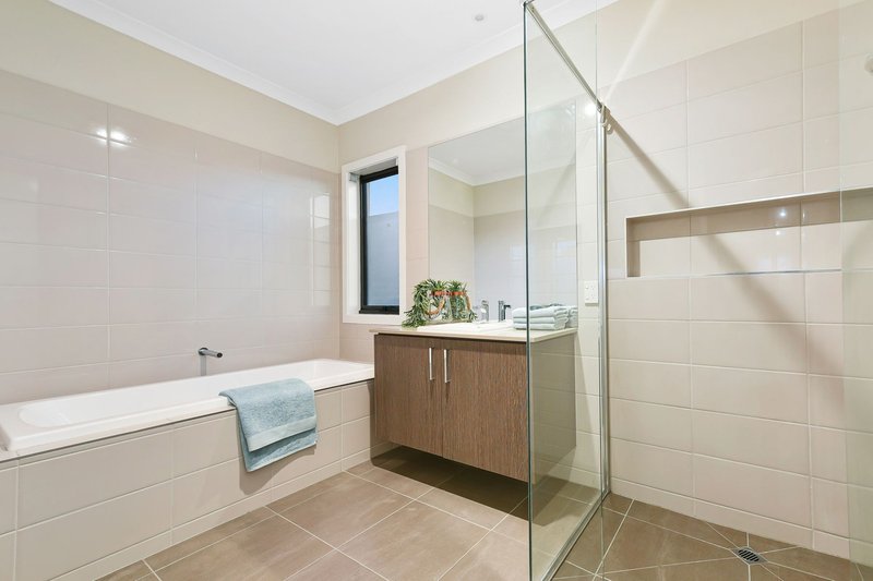 Photo - 2 Bickerton Court, Hampton Park VIC 3976 - Image 22