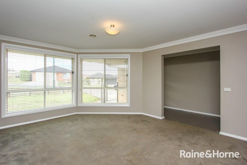 Photo - 2 Billabong Close, Kelso NSW 2795 - Image 7