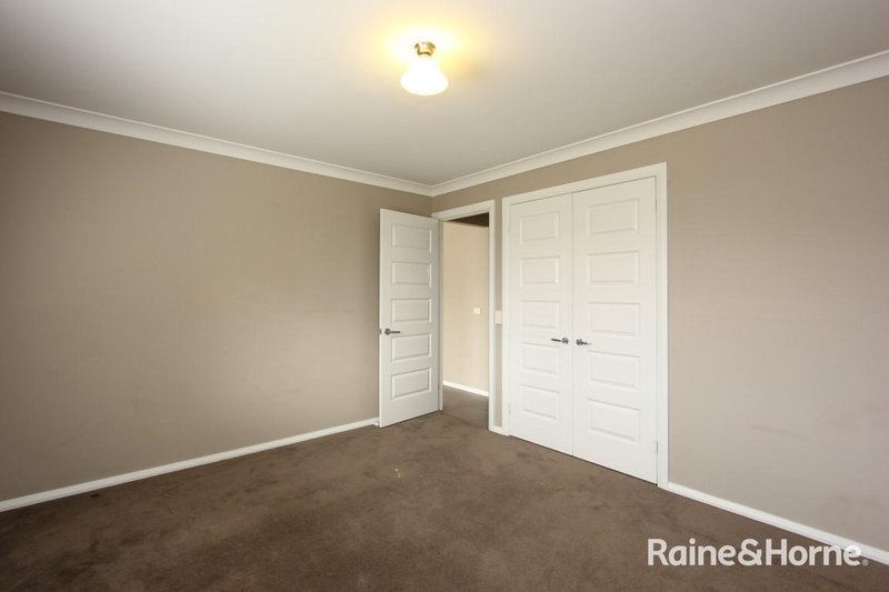 Photo - 2 Billabong Close, Kelso NSW 2795 - Image 9