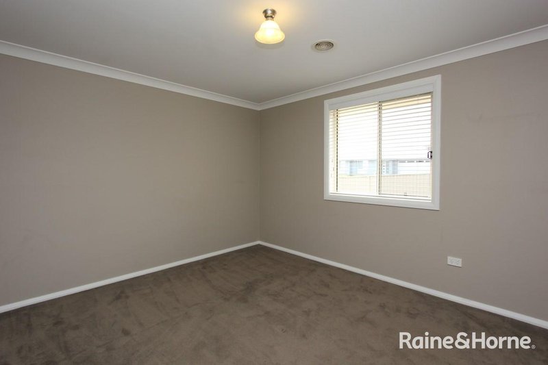 Photo - 2 Billabong Close, Kelso NSW 2795 - Image 12