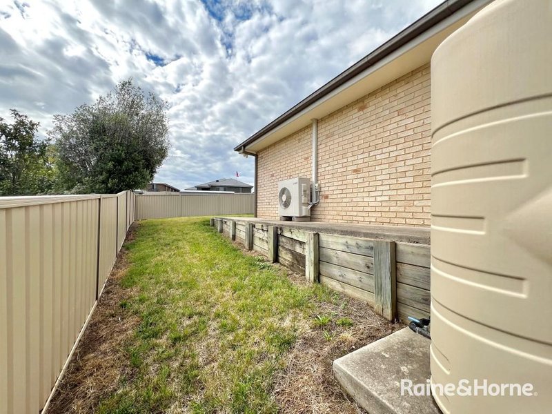 Photo - 2 Billabong Close, Kelso NSW 2795 - Image 17