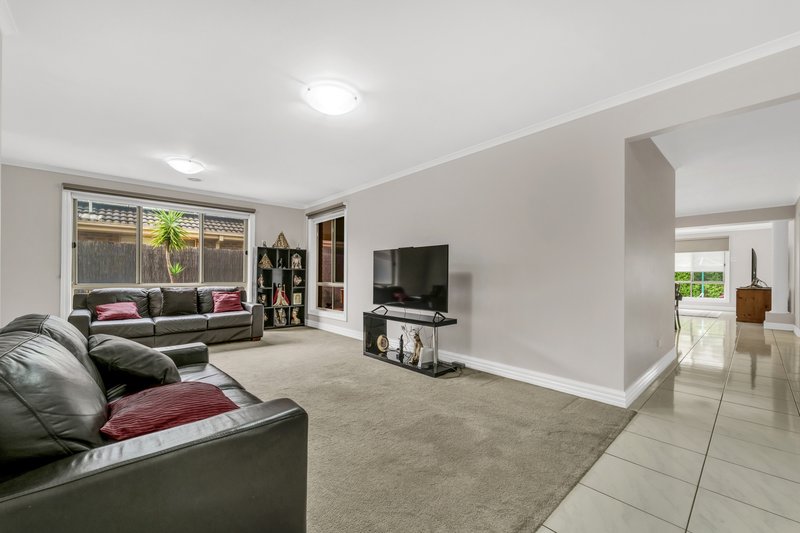 Photo - 2 Bingin Place, Craigieburn VIC 3064 - Image 4