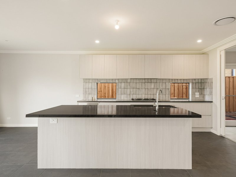 Photo - 2 Binshaw Crescent, Menangle Park NSW 2563 - Image 2