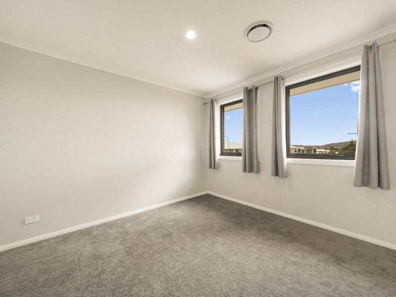 Photo - 2 Binshaw Crescent, Menangle Park NSW 2563 - Image 7