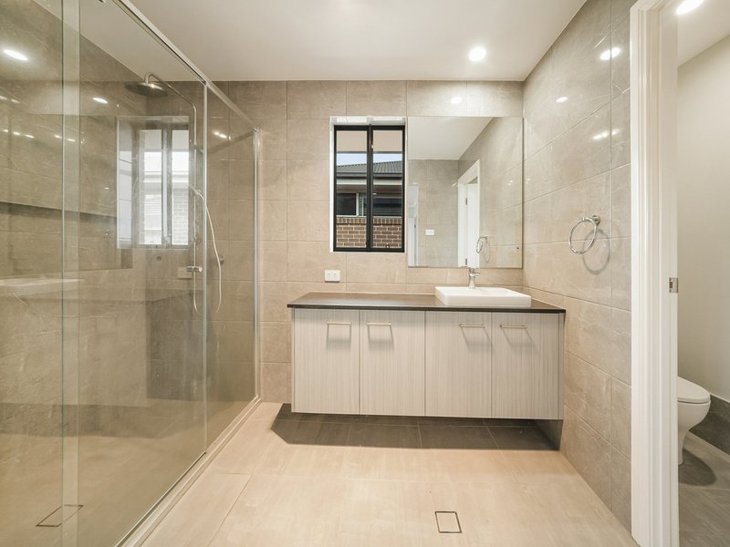 Photo - 2 Binshaw Crescent, Menangle Park NSW 2563 - Image 8
